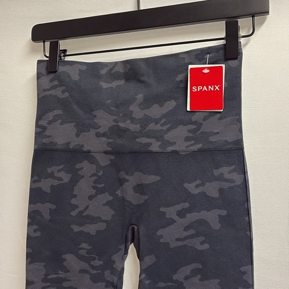 Spanx Camo Leggings Black /Gray Size Large NWT - Picture 4 of 5